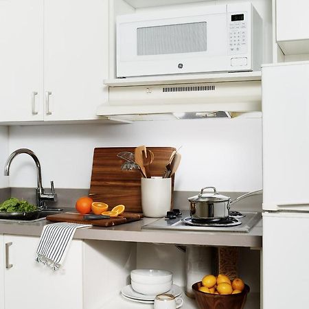 Intown Suites Extended Stay Houston Tx - Hobby Airport エクステリア 写真