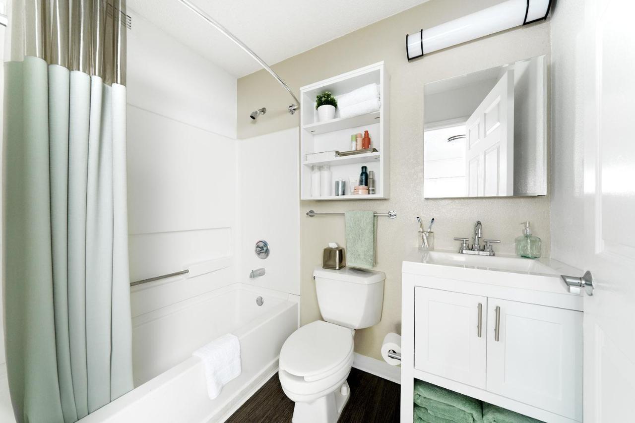 Intown Suites Extended Stay Houston Tx - Hobby Airport エクステリア 写真