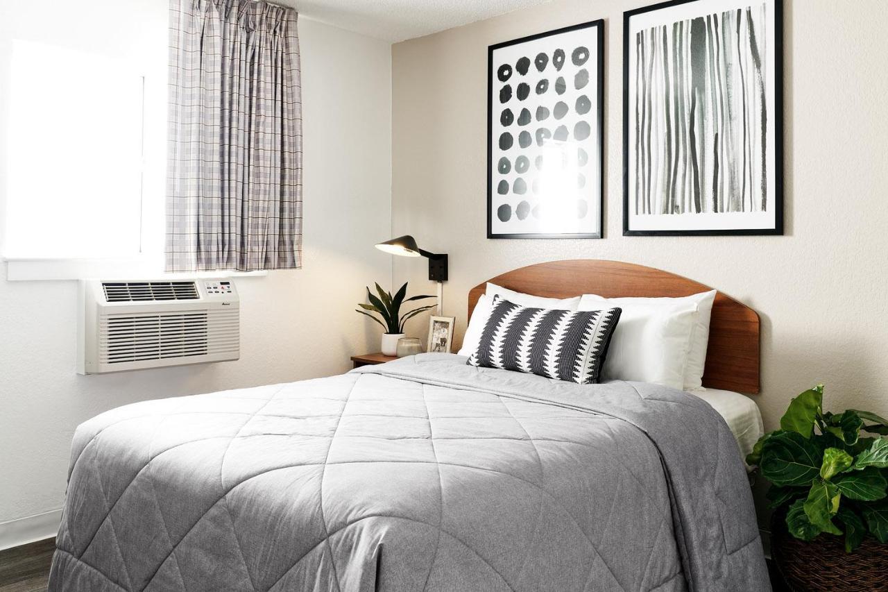Intown Suites Extended Stay Houston Tx - Hobby Airport エクステリア 写真