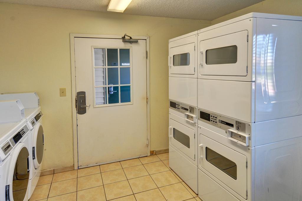 Intown Suites Extended Stay Houston Tx - Hobby Airport エクステリア 写真